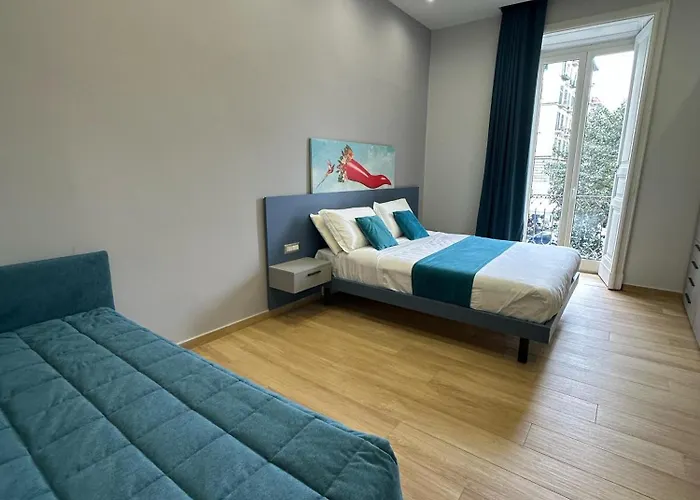 Hotiday Astoria 3* 나폴리